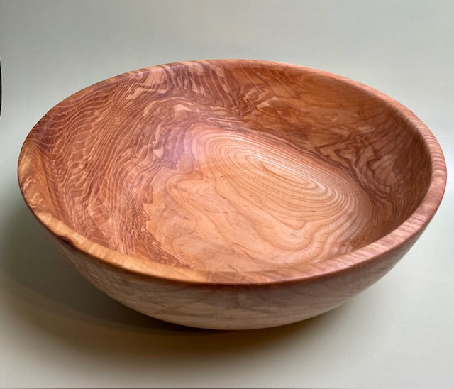 Elevate your dining experience with our Ash bowl, expertly crafted with a 100% food-safe oil-based finish and carefully buffed to a luxurious matte sheen.
