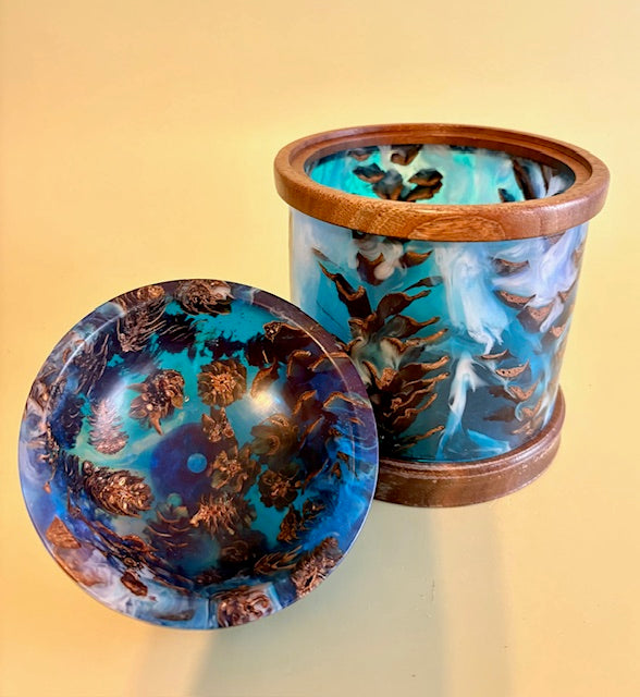 Pinecone and Resin Box