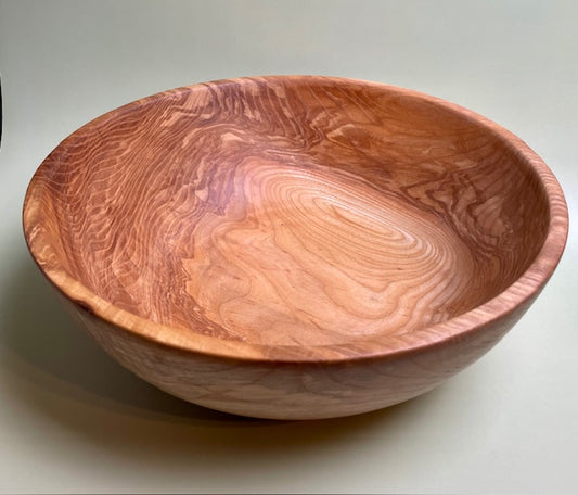 Elevate your dining experience with our Ash bowl, expertly crafted with a 100% food-safe oil-based finish and carefully buffed to a luxurious matte sheen. 