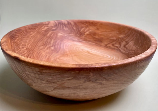 Elevate your dining experience with our Ash bowl, expertly crafted with a 100% food-safe oil-based finish and carefully buffed to a luxurious matte sheen. 